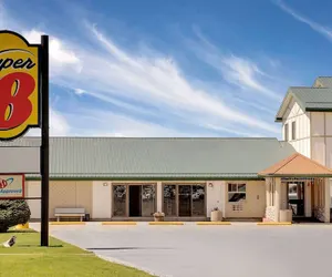 Photo 2 - Super 8 by Wyndham Cut Bank