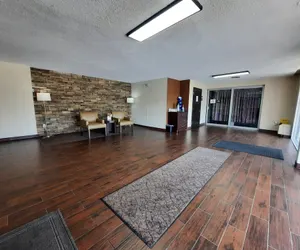 Photo 5 - Americas Best Value Inn Moline