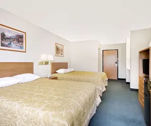 Photo 4 - Super 8 by Wyndham Battle Mountain