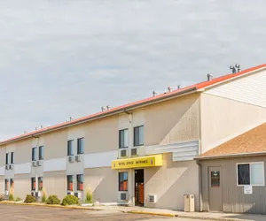 Photo 2 - Super 8 by Wyndham Luverne