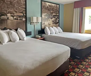 Photo 4 - Econo Lodge