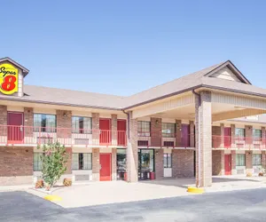 Photo 2 - Super 8 by Wyndham Clinton