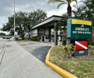 Photo 2 - Americas Best Inn and Suites Fort Lauderdale North