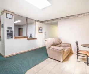 Photo 3 - Super 8 by Wyndham Phillips