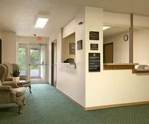 Photo 2 - Super 8 by Wyndham Phillips