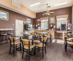 Photo 4 - Econo Lodge Selmer