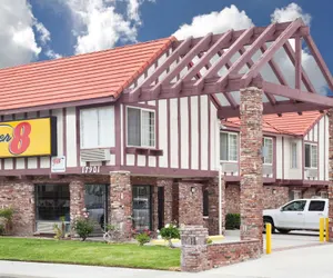 Photo 2 - Super 8 by Wyndham Santa Clarita/Valencia