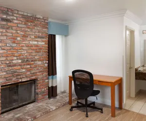 Photo 5 - Super 8 by Wyndham Santa Clarita/Valencia