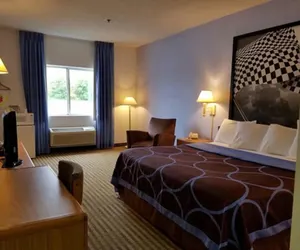 Photo 3 - Super 8 by Wyndham Huntington
