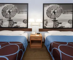 Photo 4 - Super 8 by Wyndham Huntington