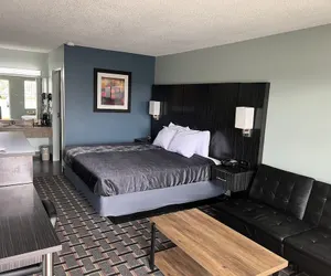 Photo 2 - Executive Inn