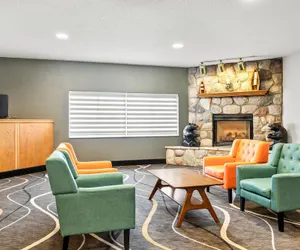 Photo 4 - Super 8 by Wyndham Osseo WI