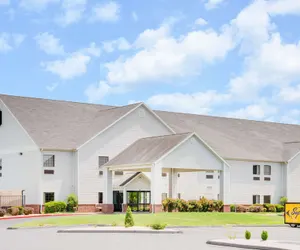 Photo 2 - Super 8 by Wyndham Monett