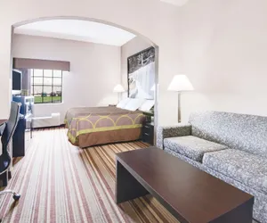 Photo 2 - Super 8 by Wyndham Monett