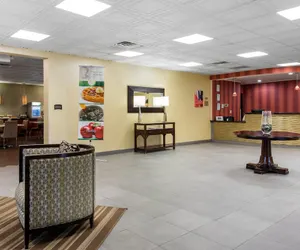Photo 4 - Quality Inn & Suites Charleston - Civic Center
