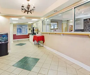 Photo 2 - Super 8 by Wyndham Salisbury