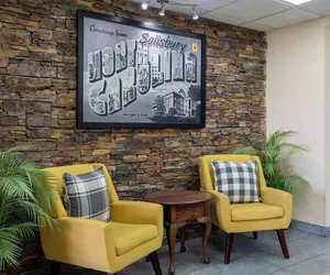 Photo 4 - Super 8 by Wyndham Salisbury
