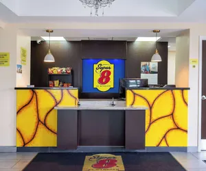 Photo 3 - Super 8 by Wyndham Salisbury