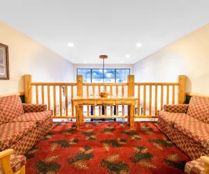Photo 3 - Summerset Hotel & Suites