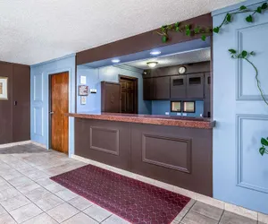 Photo 4 - Econo Lodge Inn & Suites Auburn