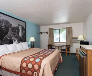 Photo 3 - Super 8 by Wyndham Houghton Lake