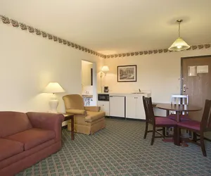 Photo 5 - Travelodge by Wyndham Hudsonville