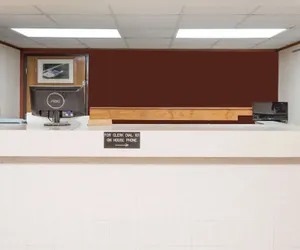 Photo 4 - Super 8 by Wyndham Dixon