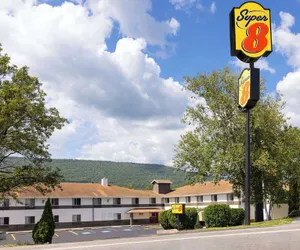 Photo 2 - Super 8 by Wyndham Burnham/Lewistown