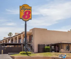 Photo 2 - Super 8 by Wyndham Barstow