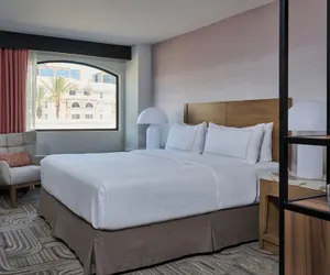 Photo 4 - Hotel Zessa Orange County Airport, a DoubleTree by Hilton