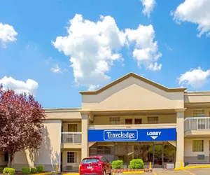 Photo 2 - Travelodge by Wyndham Silver Spring