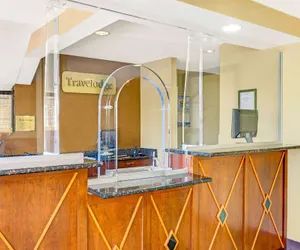 Photo 4 - Travelodge by Wyndham Silver Spring