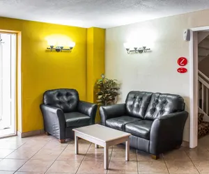 Photo 2 - Econo Lodge Inn & Suites Walnut