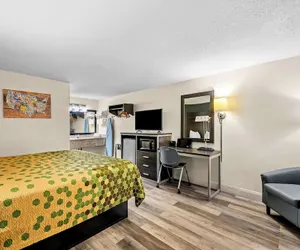 Photo 4 - Econo Lodge