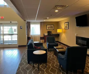 Photo 4 - Days Inn & Suites by Wyndham Manheim Lebanon