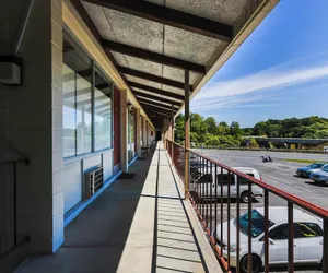 Photo 4 - Edyn Hotel By Townhouse Wytheville US 52