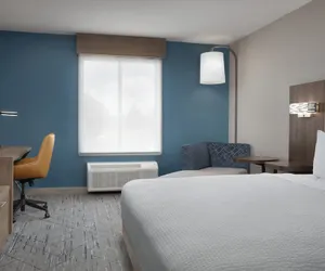 Photo 4 - Holiday Inn Express Hotel & Suites Chambersburg by IHG