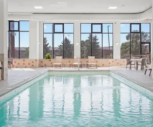 Photo 2 - Elevation Inn & Suites, Trademark Collection by Wyndham