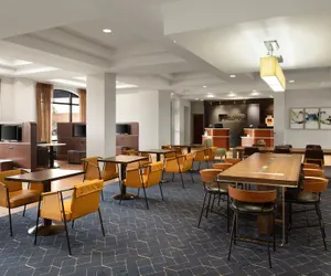 Photo 4 - Courtyard by Marriott Louisville Airport