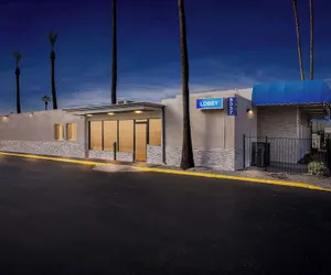 Photo 2 - SureStay Hotel by Best Western Phoenix Airport