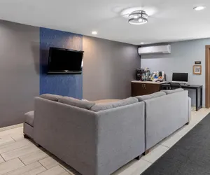 Photo 3 - SureStay Plus Hotel by Best Western Mammoth Lakes