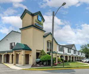 Photo 2 - SureStay Hotel by Best Western East Brunswick