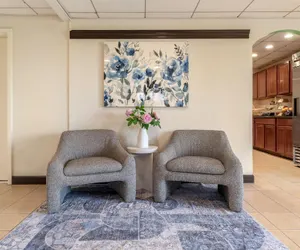 Photo 4 - SureStay Hotel by Best Western East Brunswick