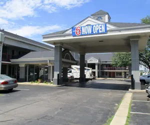 Photo 2 - Motel 6 Alsip, IL