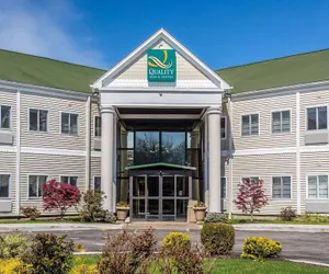 Photo 2 - Quality Inn & Suites Middletown - Newport