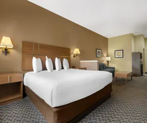 Photo 4 - Best Western Plus Shamrock Inn & Suites