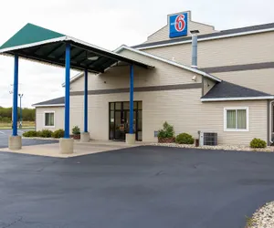 Photo 2 - Motel 6 Baraboo, WI - Lake Delton