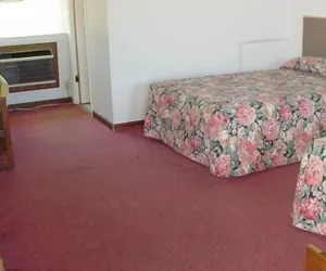 Photo 2 - Monticello Inn