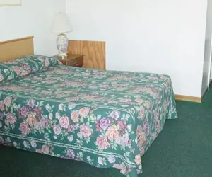 Photo 3 - Monticello Inn