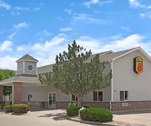 Photo 2 - Super 8 by Wyndham Windsor